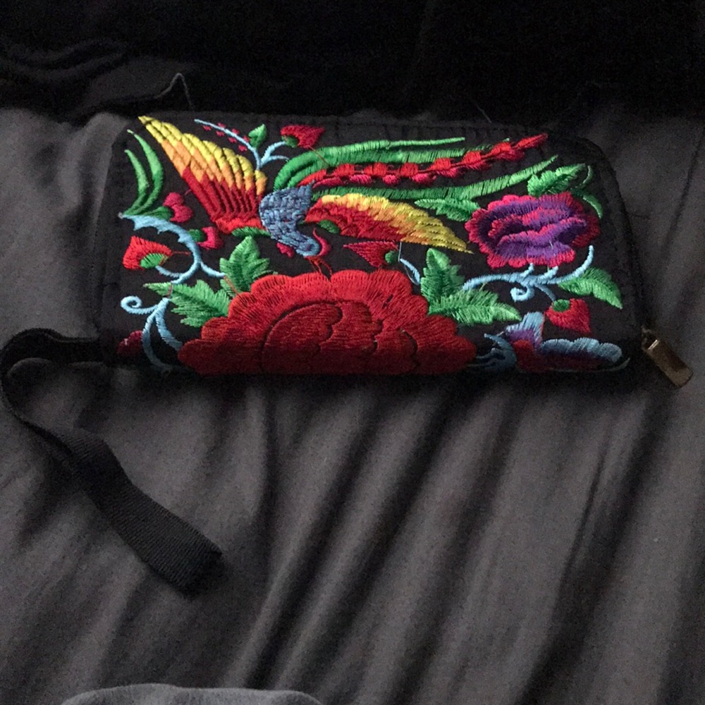 Embroidered wallet - Picture 2 of 3